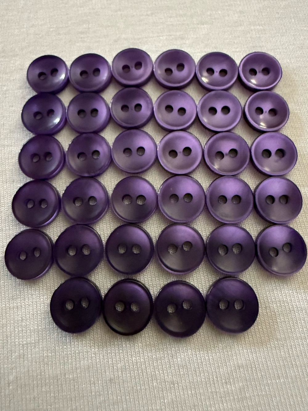 EUVC 1/4-1/12 Inch Glossy Plastic Purple Sewing Buttons - Set of 34